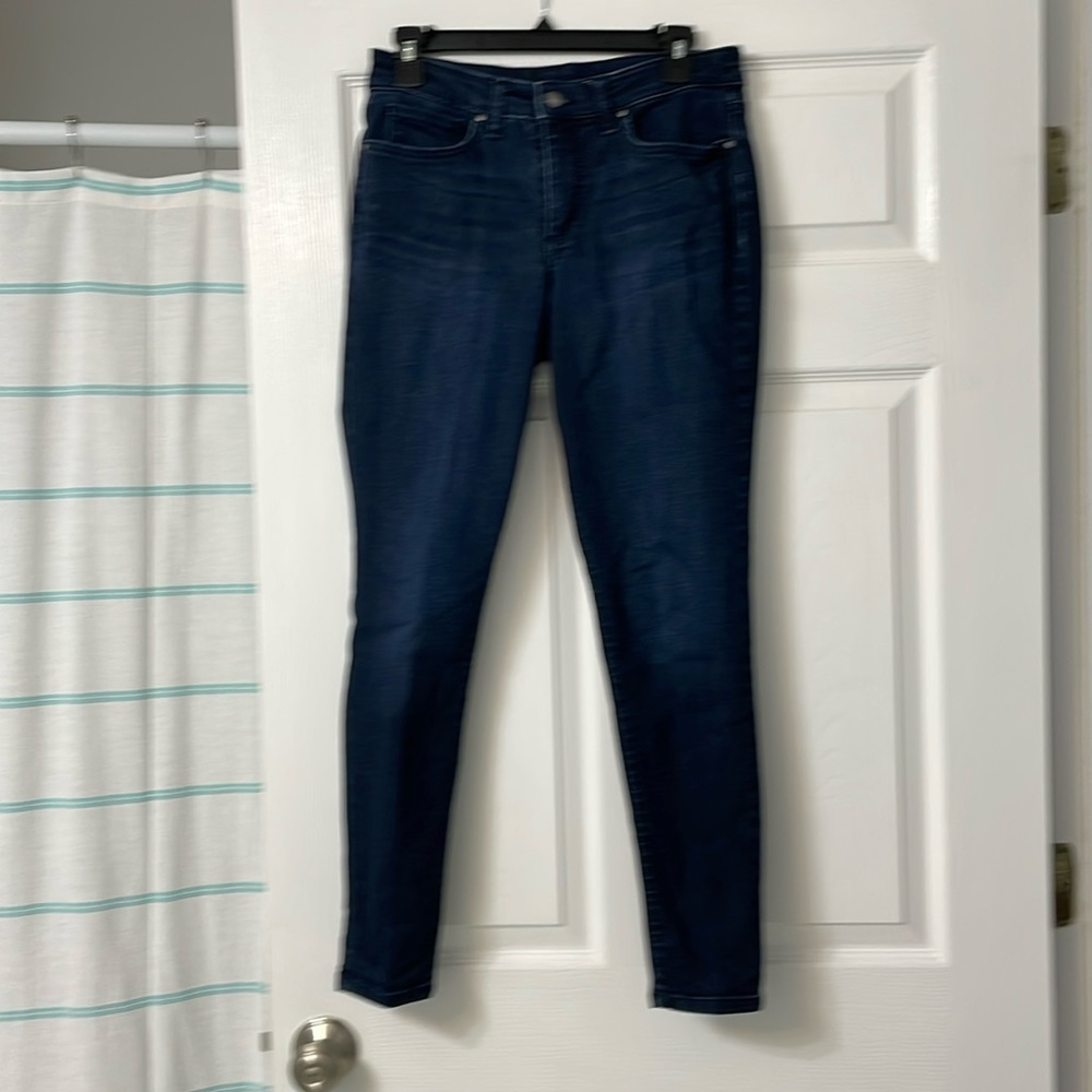 The Limited Mid Rise Skinny jeans size 6 in a dark wash